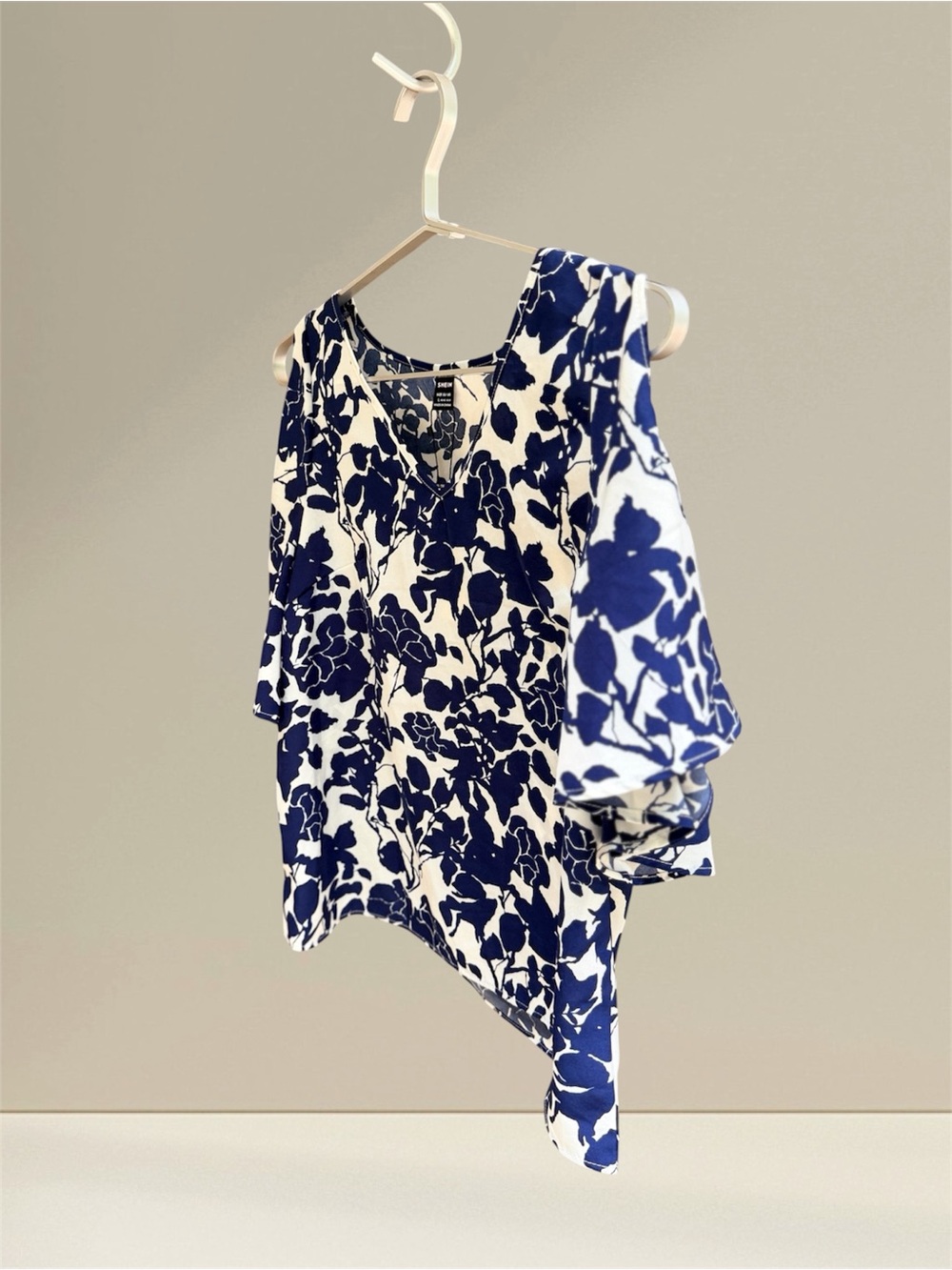 SHEIN Vibrant Blue and White Floral Pattern Scoop Neck Women’s Spring Top Size M